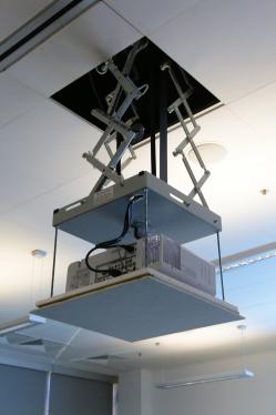 Потолочный лифт-кронштейн для проектора